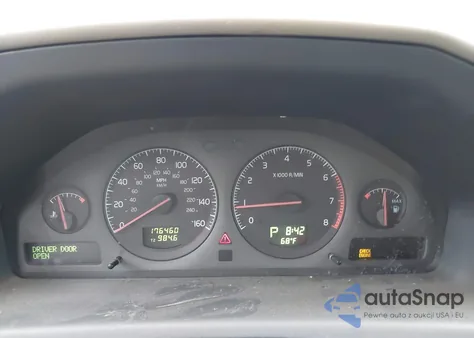 2002 Volvo V70 2.4T z USA, uszkodzony, nr VIN YV1SW58DX21185421